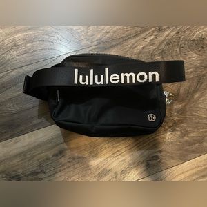 Lululemon men’s crossbody/belt bag